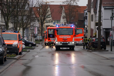 Stuttgart Weilimdorf: Schmorbrand in defektem Schaltkasten loest Grosseinsatz der Feuerrwehr aus. 